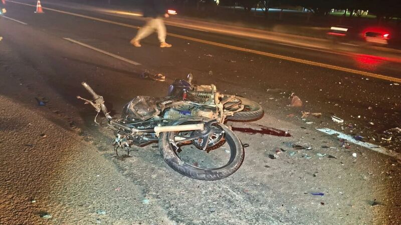 Ilustração da notícia Acidente entre carro e moto deixa três feridos na BR-163 em São Gabriel do Oeste